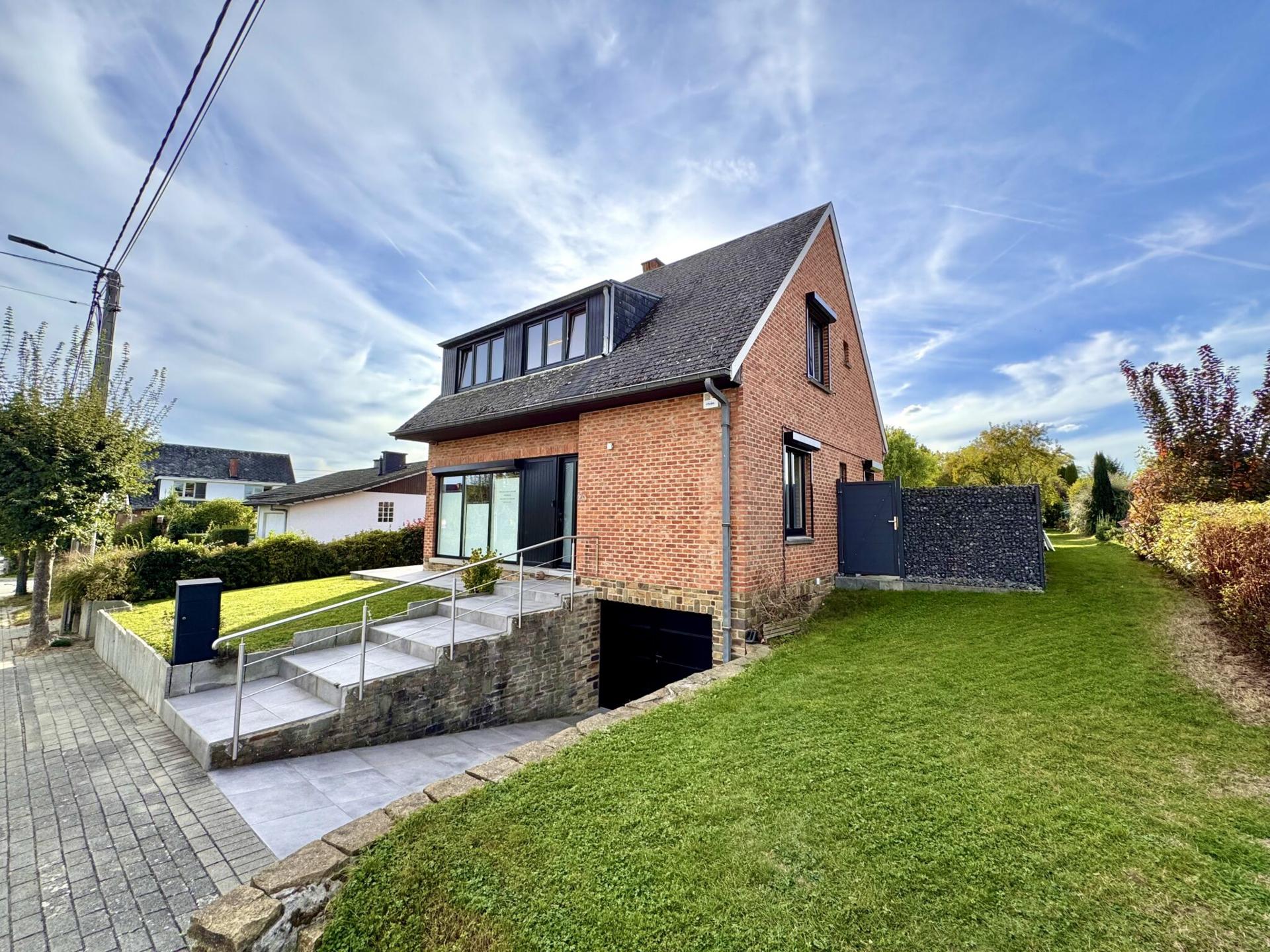 Maison 4 façades avec piscine et grand jardin